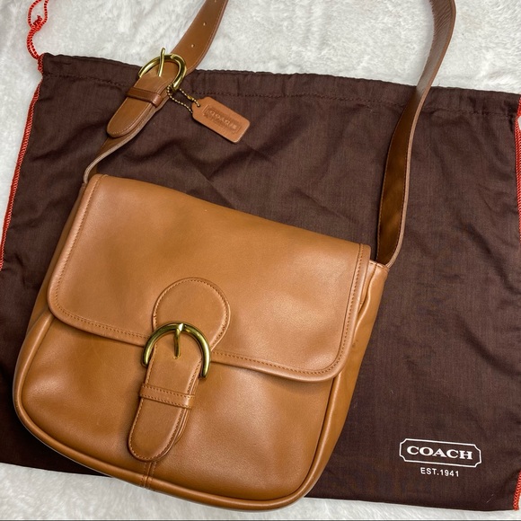 Coach Handbags - Vintage Coach Bedford Tan Leather Shoulder Bag